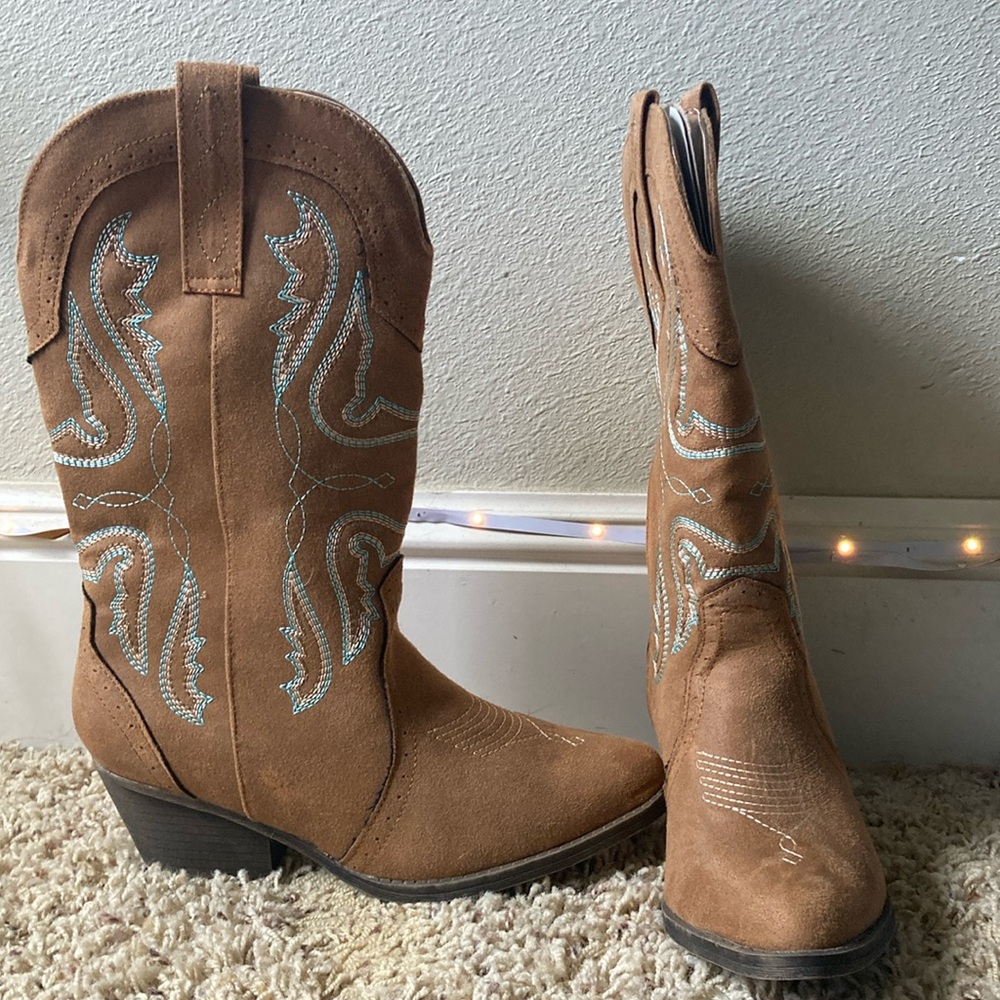 Sugar Tan Heeled Boots with Western Flair
